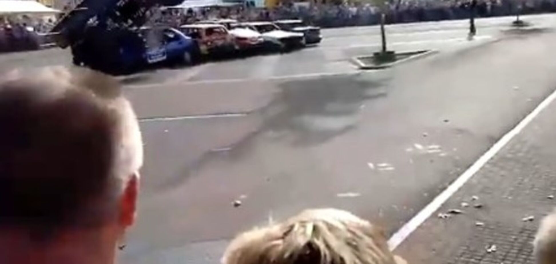 Появилось видео трагедии на автошоу в Нидерландах: внедорожник въехал в толпу зрителей