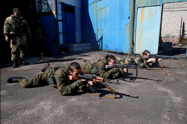 Фото тренировочного военного лагеря для детей 'ДНР' появились в сети