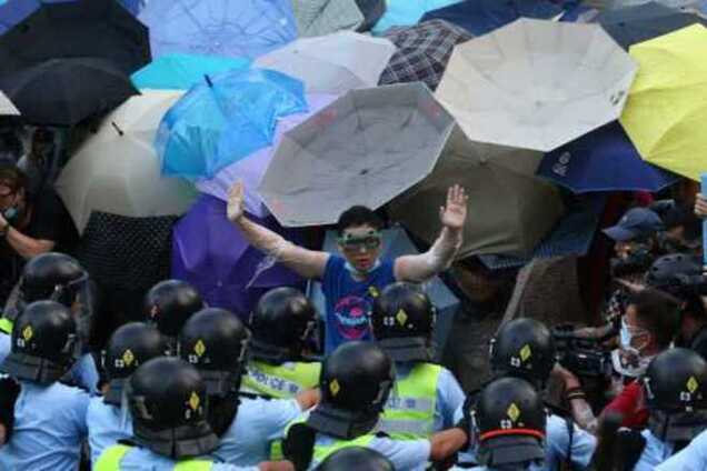 'Майдан' в Гонконге продолжается: тысячи людей, столкновения с полицией и борьба за демократию
