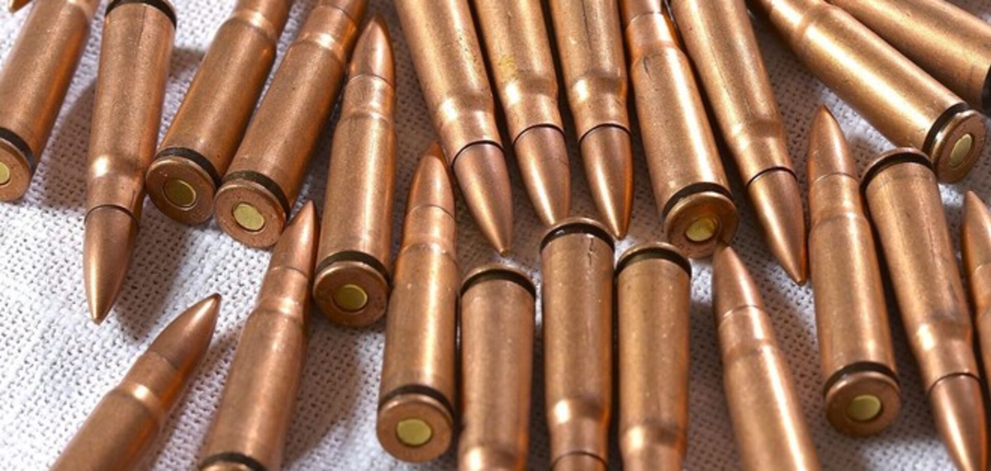 У київському метро затримано трьох чоловіків з гранатою і патронами