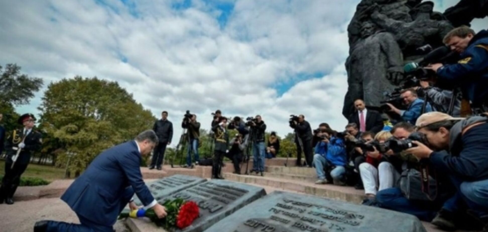 Украина никогда не допустит возрождения фашизма - Порошенко