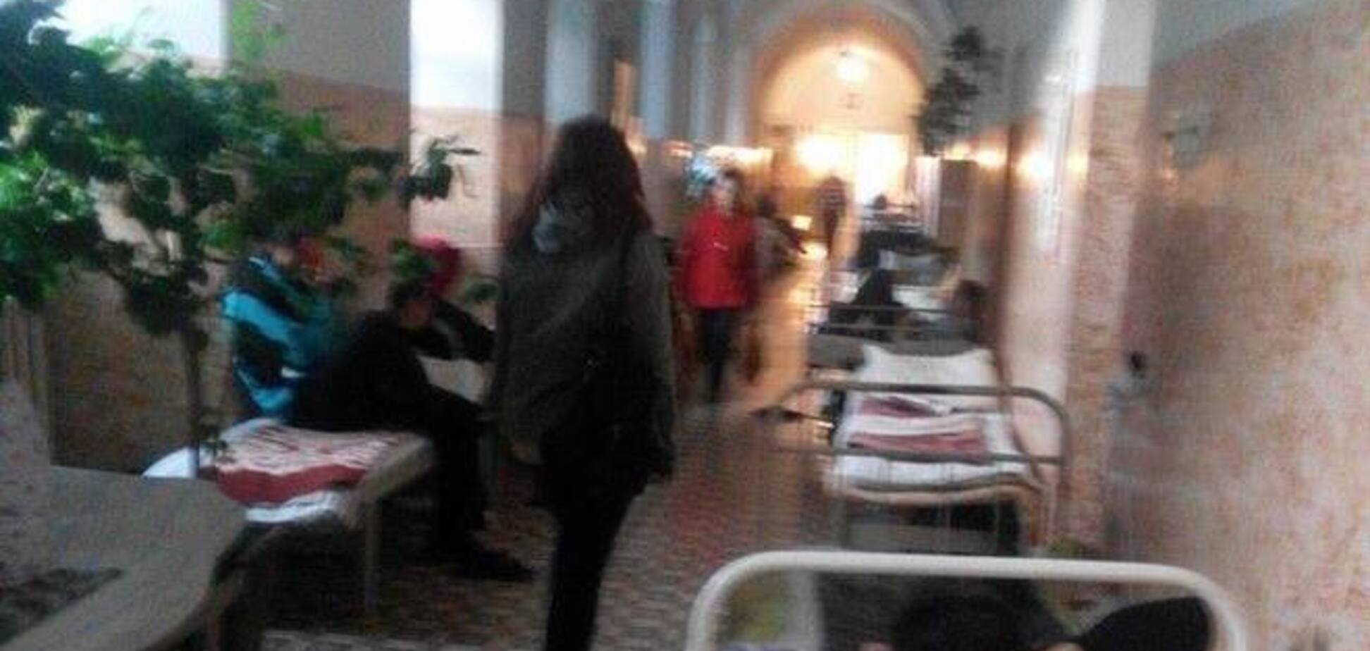 Военный госпиталь в Луцке переполнен: солдаты с ужасными ранами лежат в холодных коридорах