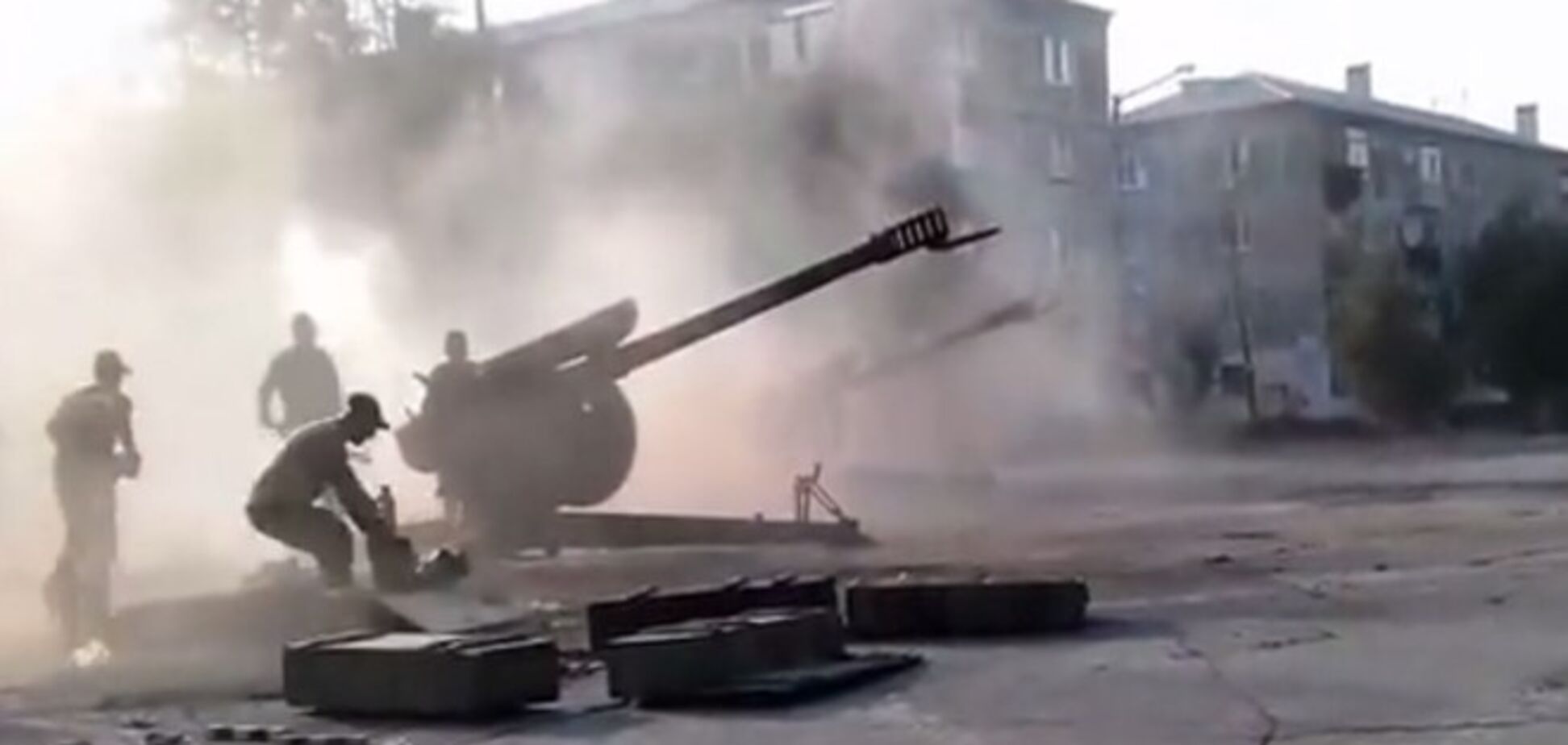 В сети появилось видео, как террористы ведут артобстрелы прямо из жилых кварталов Донецка