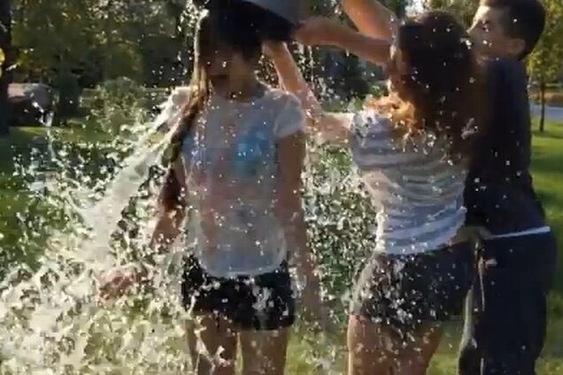 Жена и дети Президента приняли ледяной душ и потребовали 'замочить' группу 'ТіК'