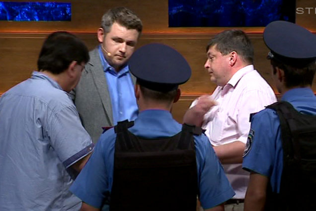 Участника программы 'Один за всех' арестуют прямо в студии