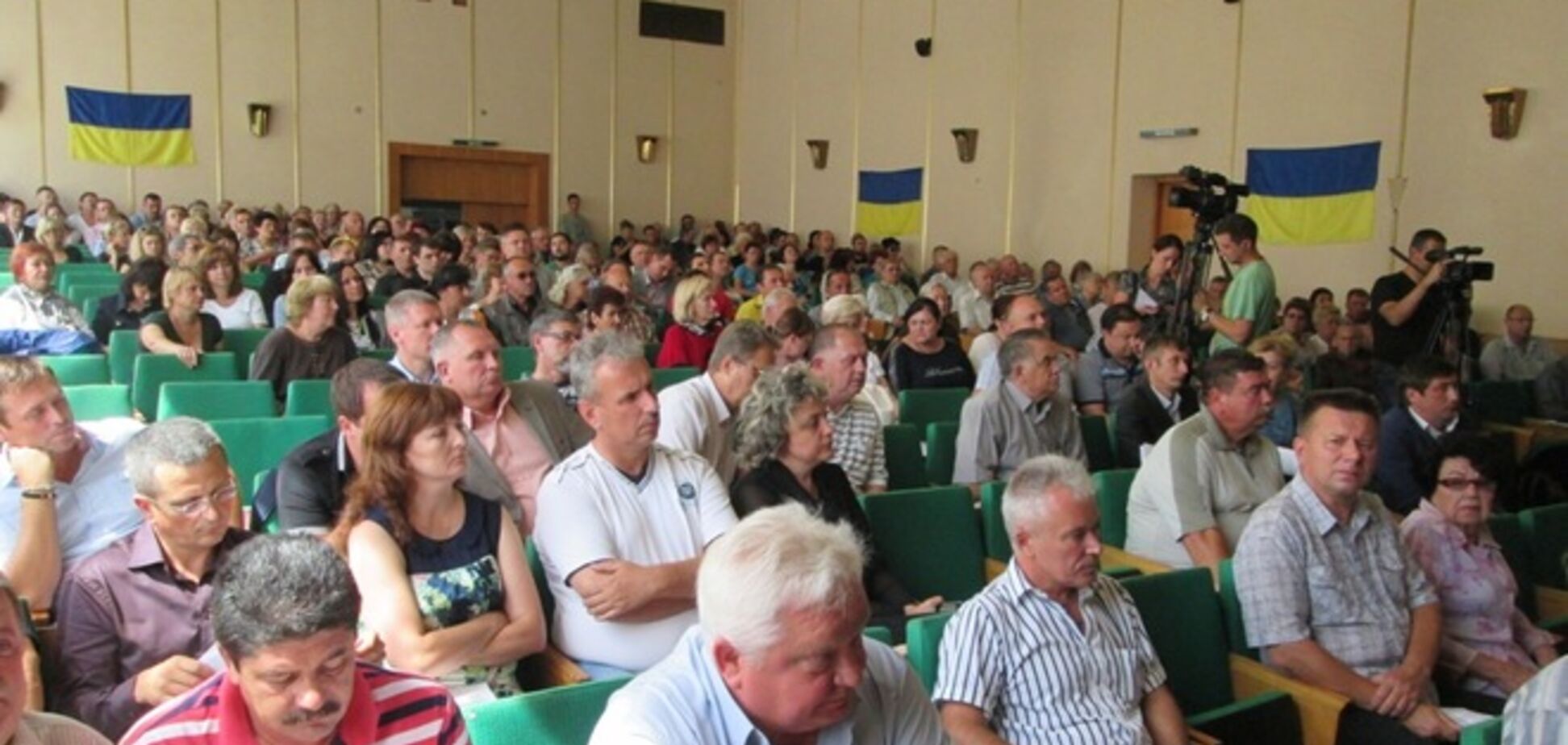 В Мариуполе впервые под звуки гимна Украины открылась сессия горсовета