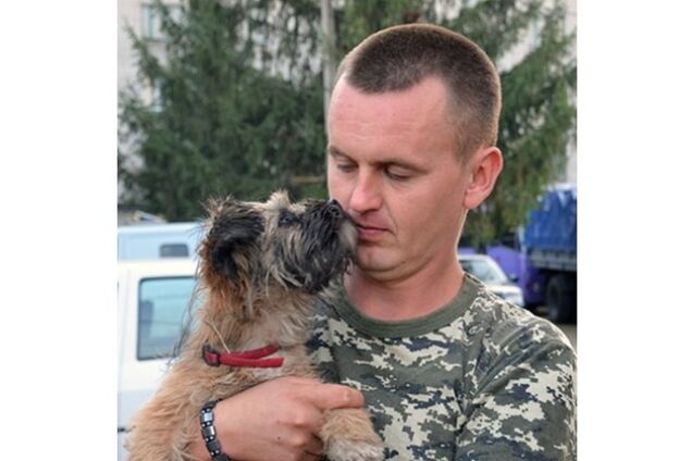 Пес Атошка защитил украинских бойцов во время обстрела блокпоста в Дебальцево