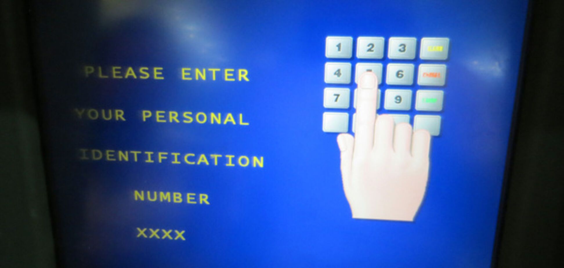 Разработан чехол для iPhone, считывающий чужой PIN-код