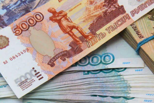 На Донбасс уже завезли российские рубли и паспорта