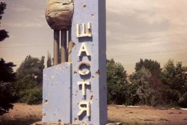 Бойцы 'Айдара' помогают жителям Счастья продуктами питания