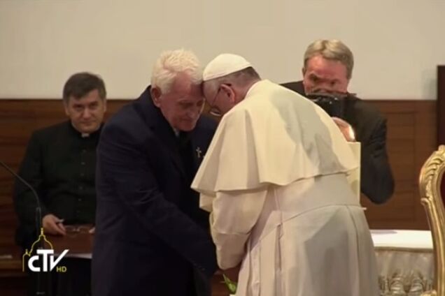 Папа Франциск заплакал, услышав рассказ старика