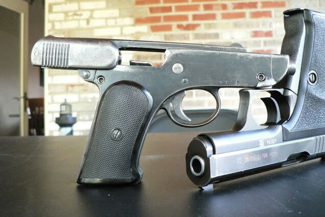 В Харькове у расколоченного памятника Ленину задержали хулигана-бухгалтера с пистолетом