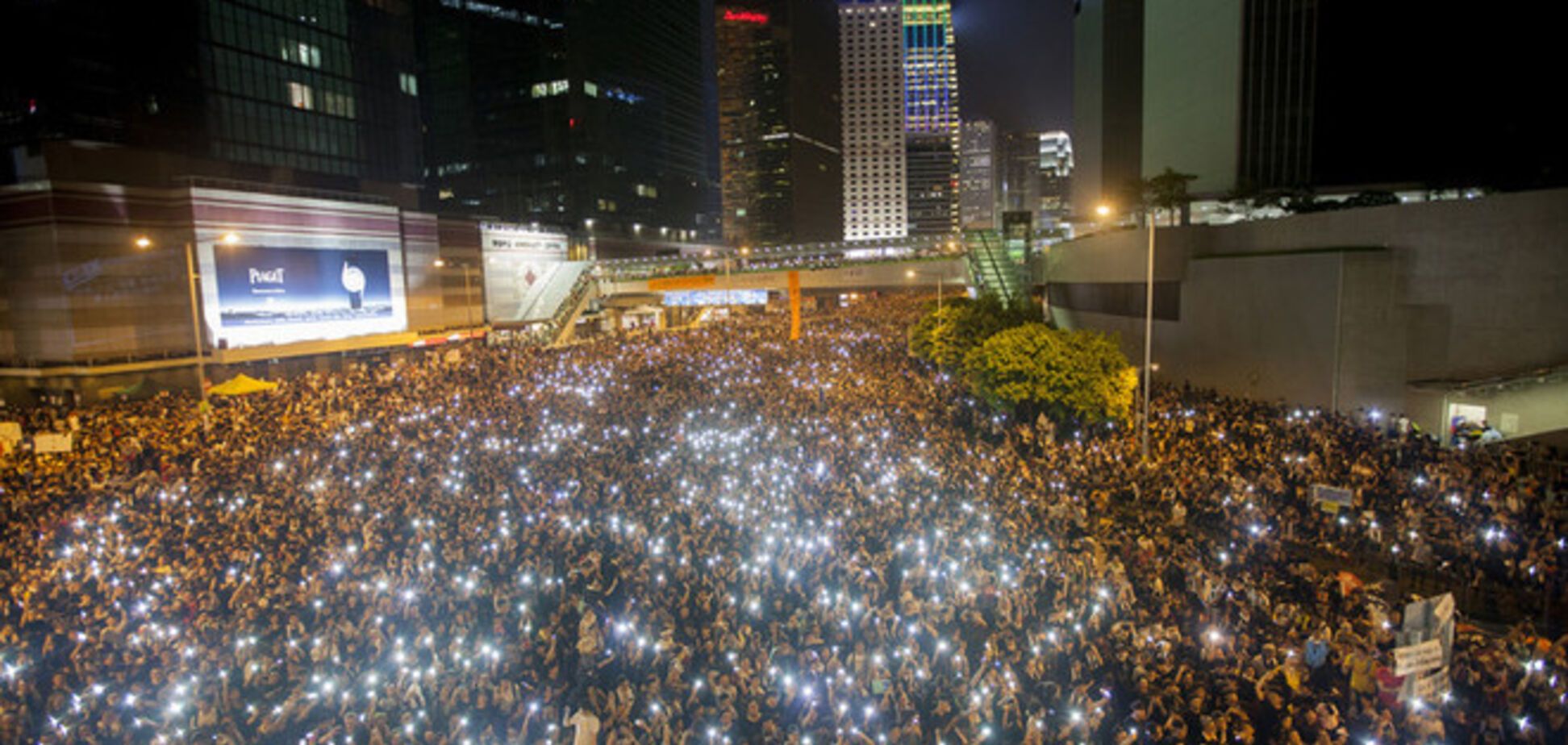 На гонконгском 'Майдане' ранили более полсотни протестующих