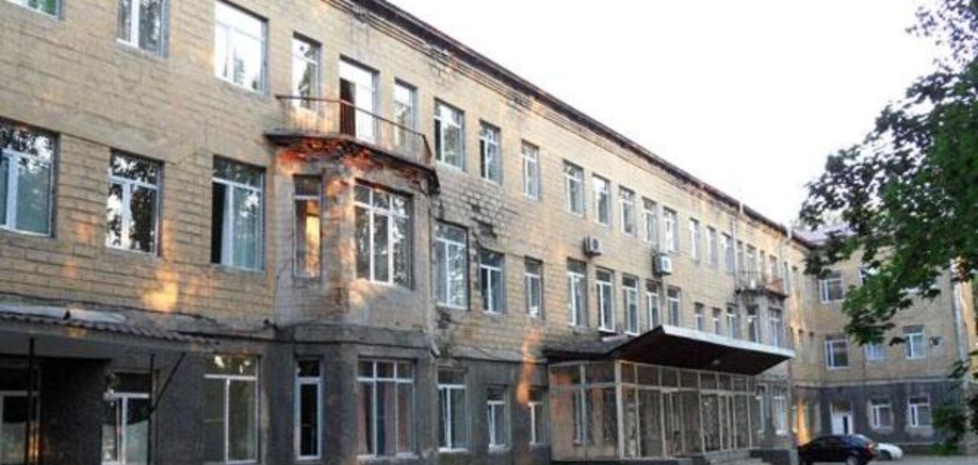 В Донецке ДНРовцы выгнали беременных из роддома: освободили для себя место в палатах