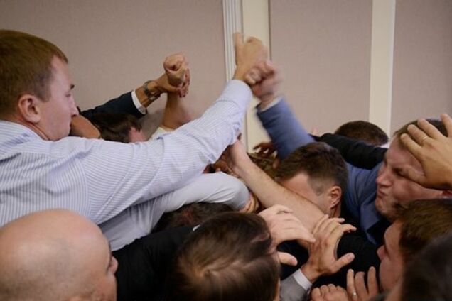 Потасовка в Киевраде: депутат-'радикал' пытался побить Кличко
