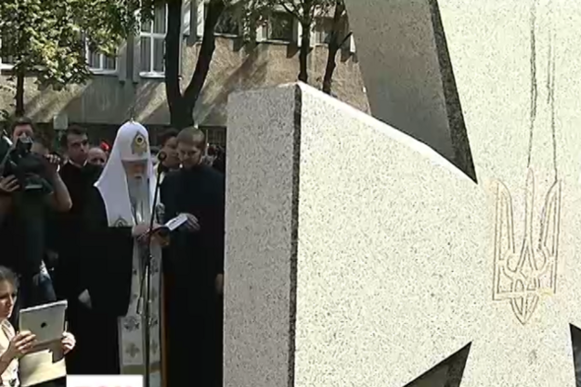 В Киеве появился первый памятник Небесной Сотне 
