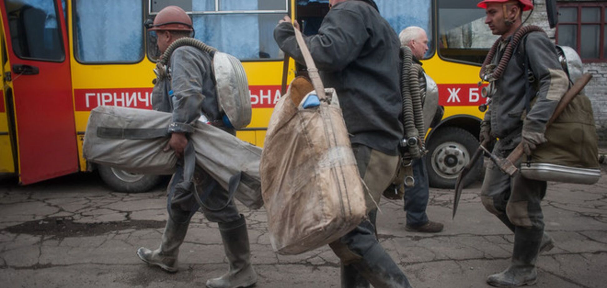 В Днепропетровской области сутки горит шахта