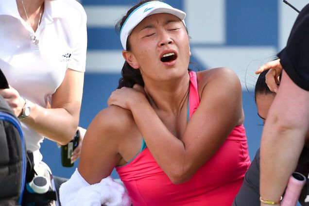 Полуфиналистку US Open увезли с корта на инвалидной коляске