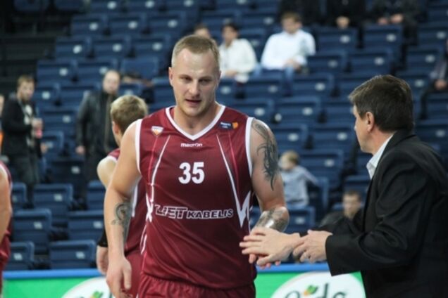 Экс-баскетболист Суперлиги Украины убил жену и застрелился на глазах у ребенка