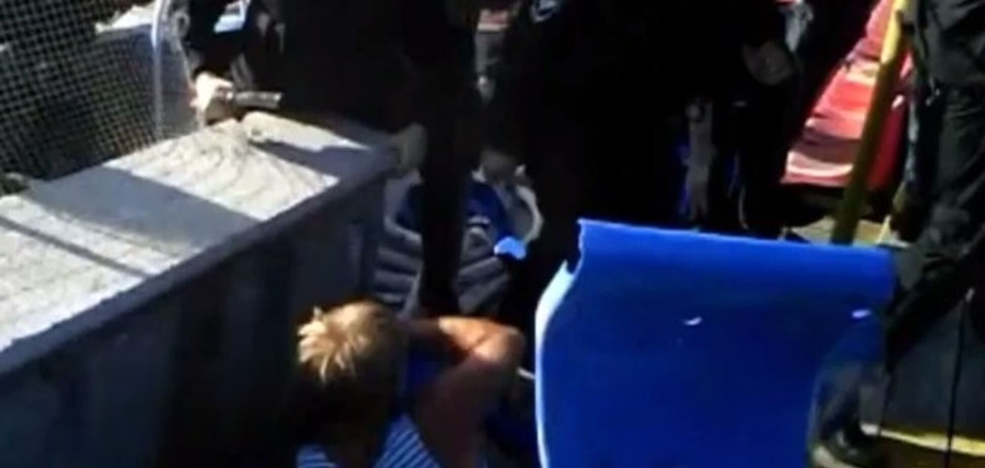 Российские полицейские избили дубинками безногого десантника ВДВ