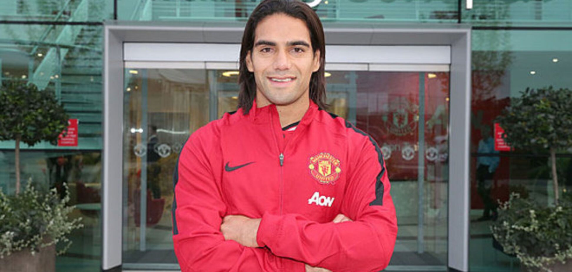 Звездного нападающего МЮ обвинили в подделке документов