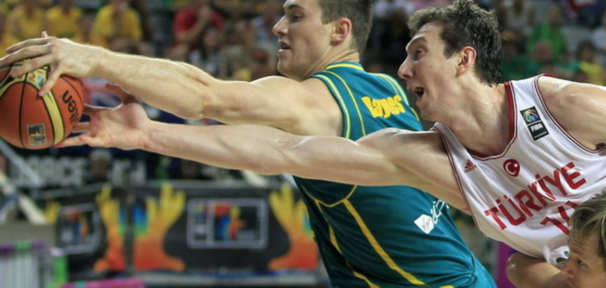 Турция на последних секундах вырвала победу у Австралии