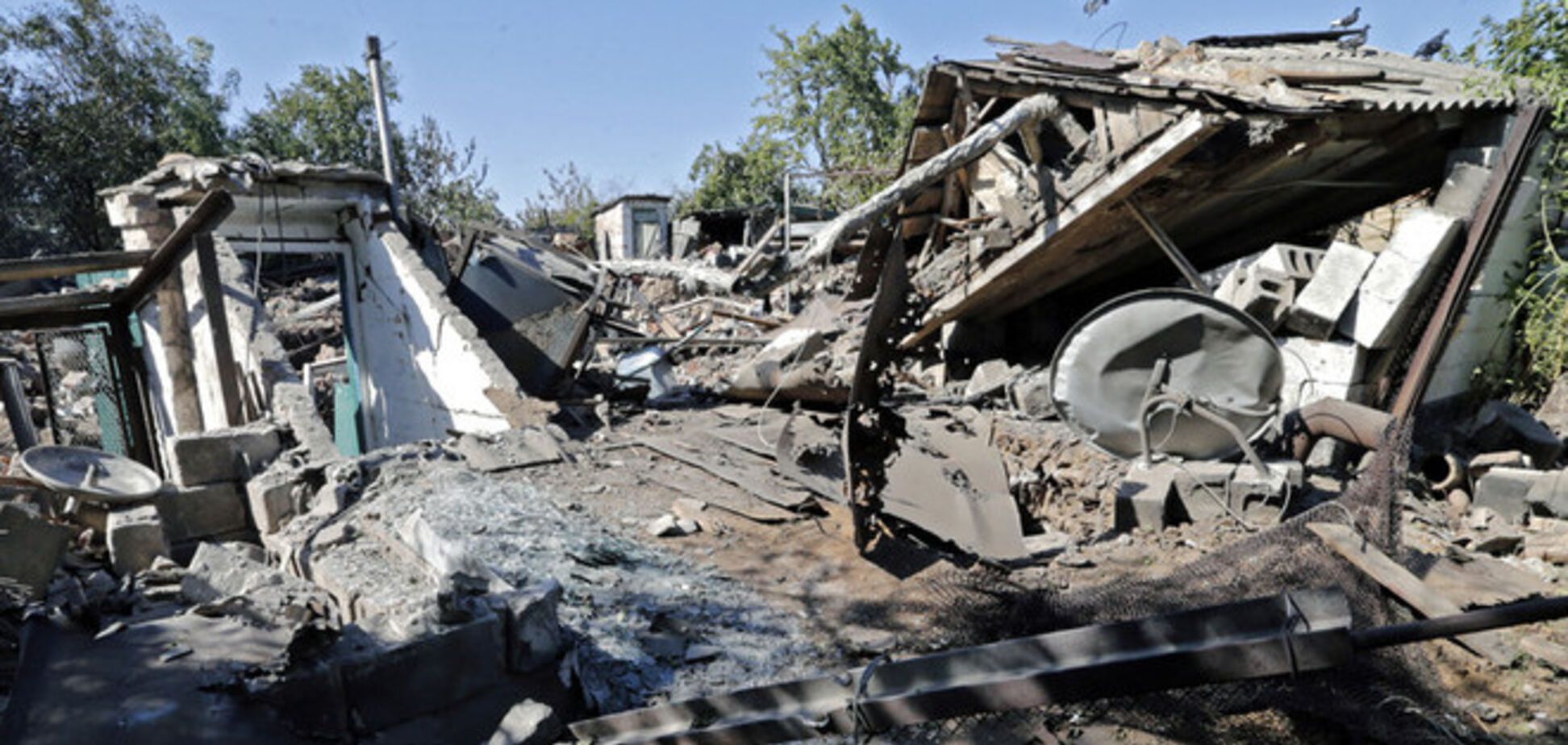 Последствия боев: в Луганской области разрушены более 3,7 тыс. объектов инфраструктуры 