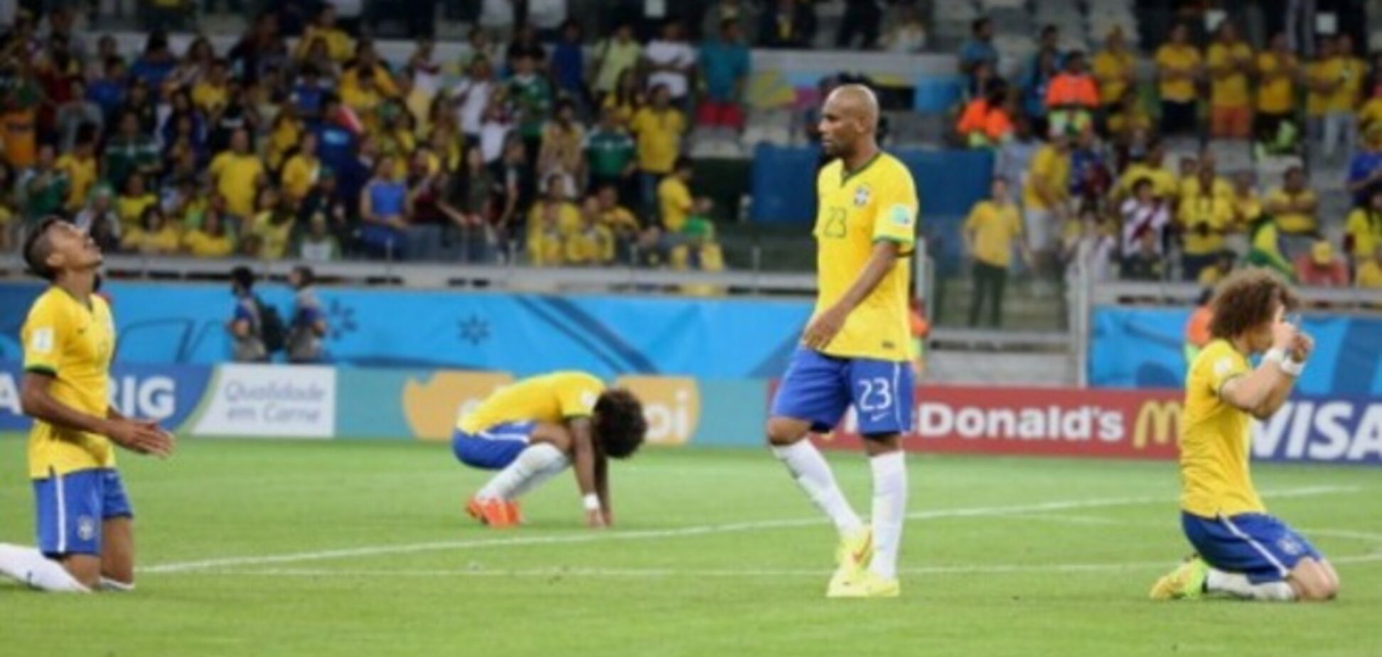 Защитника 'Ромы' отчислили из сборной Бразилии