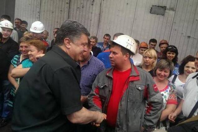 Порошенко прибыл в Мариуполь и сообщил об обстреле города перед его приездом