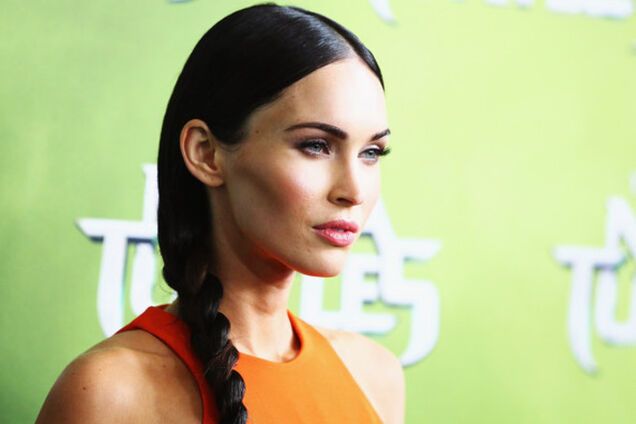 Меган Фокс в оранжевом мини и ее коса на премьере 'Черепашек-ниндзя'