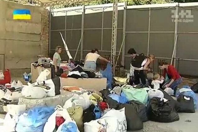 Волонтеры просят приносить для переселенцев с Донбасса теплую одежду
