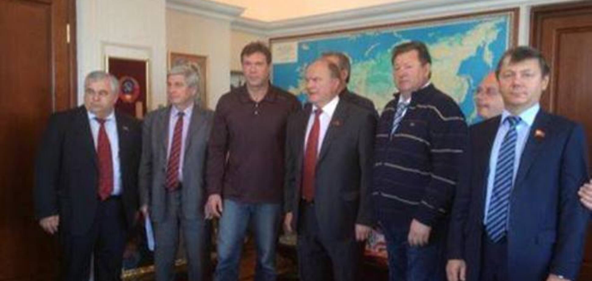 Российские коммунисты передали террористам Донбасса более тысячи тонн гуманитарки