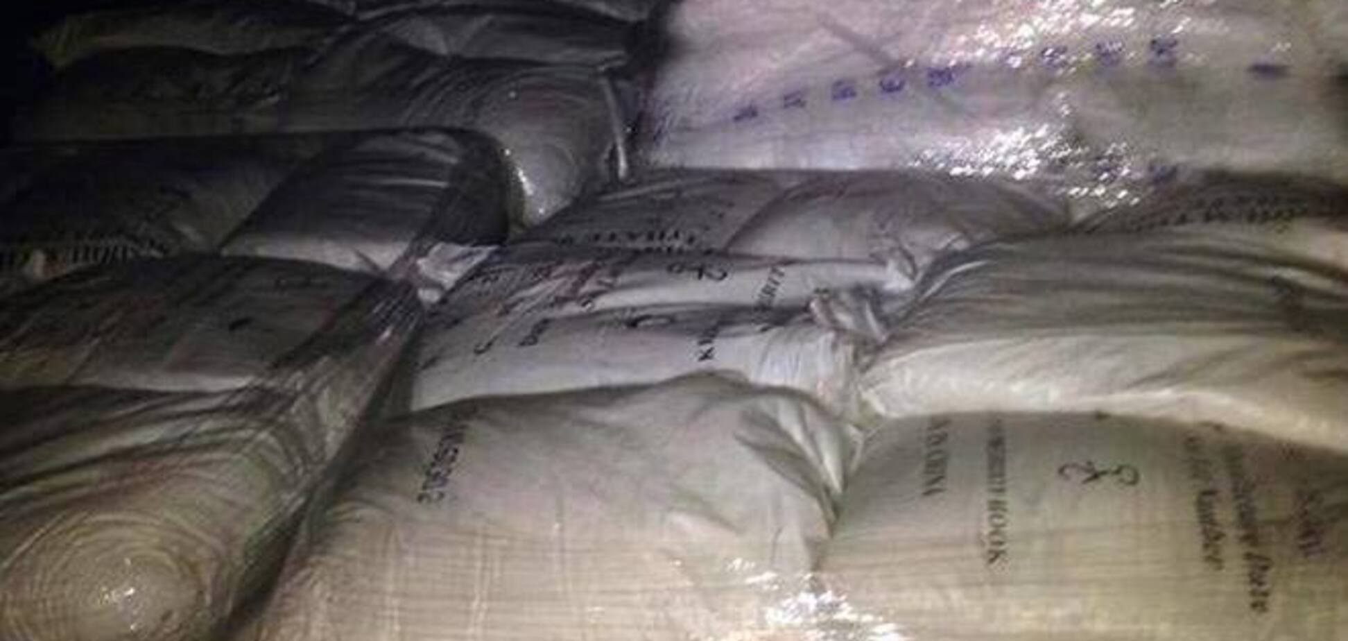 В Киев пытались ввезти 20 тонн неизвестного химвещества