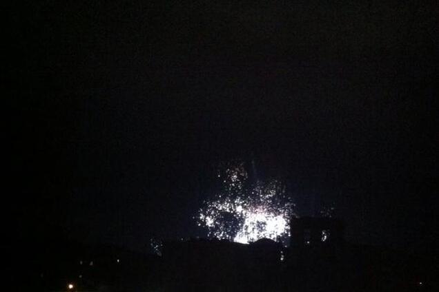 В Донецке ночью жители заметили похожие на фейерверки последствия обстрелов