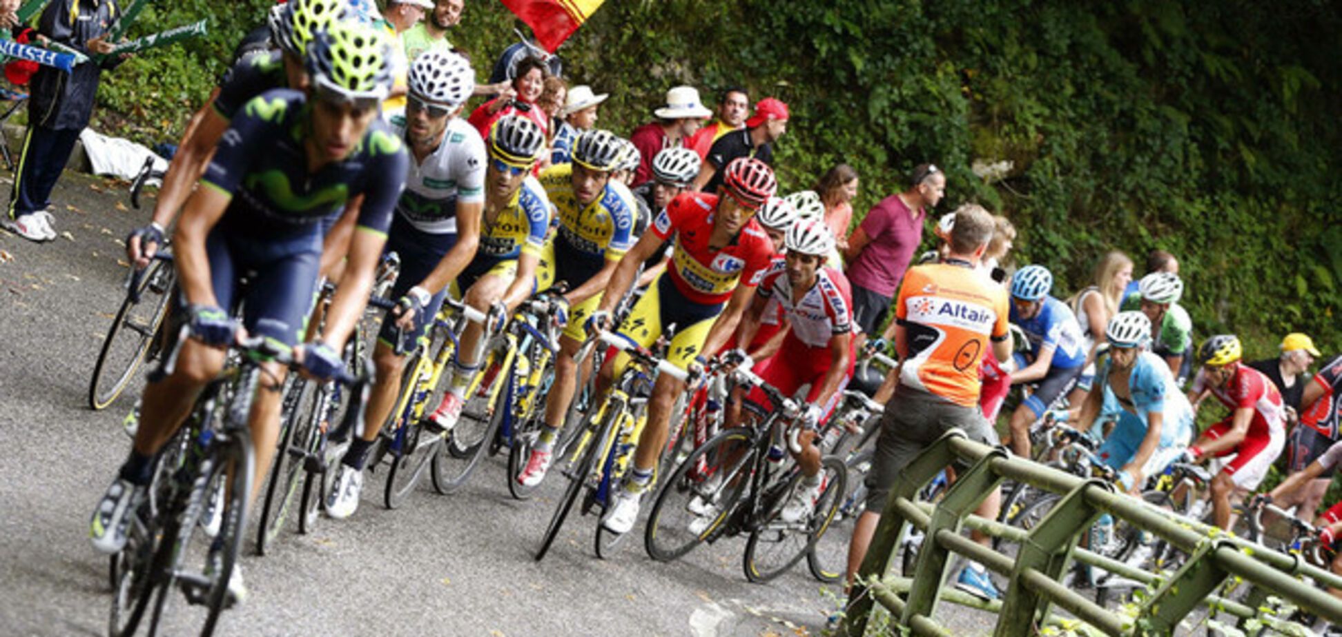 Российский и итальянский велогонщики подрались прямо во время этапа 'Вуэльты'