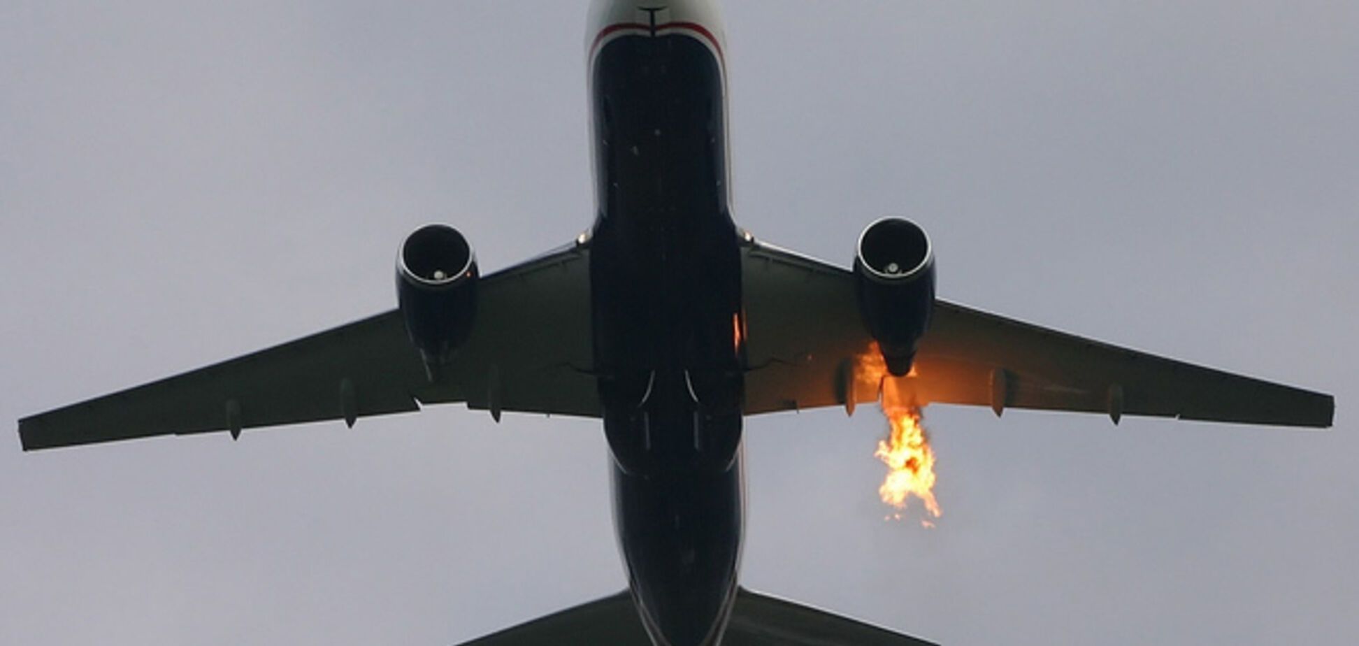 Горящий российский самолет с туристами около часа кружил над морем