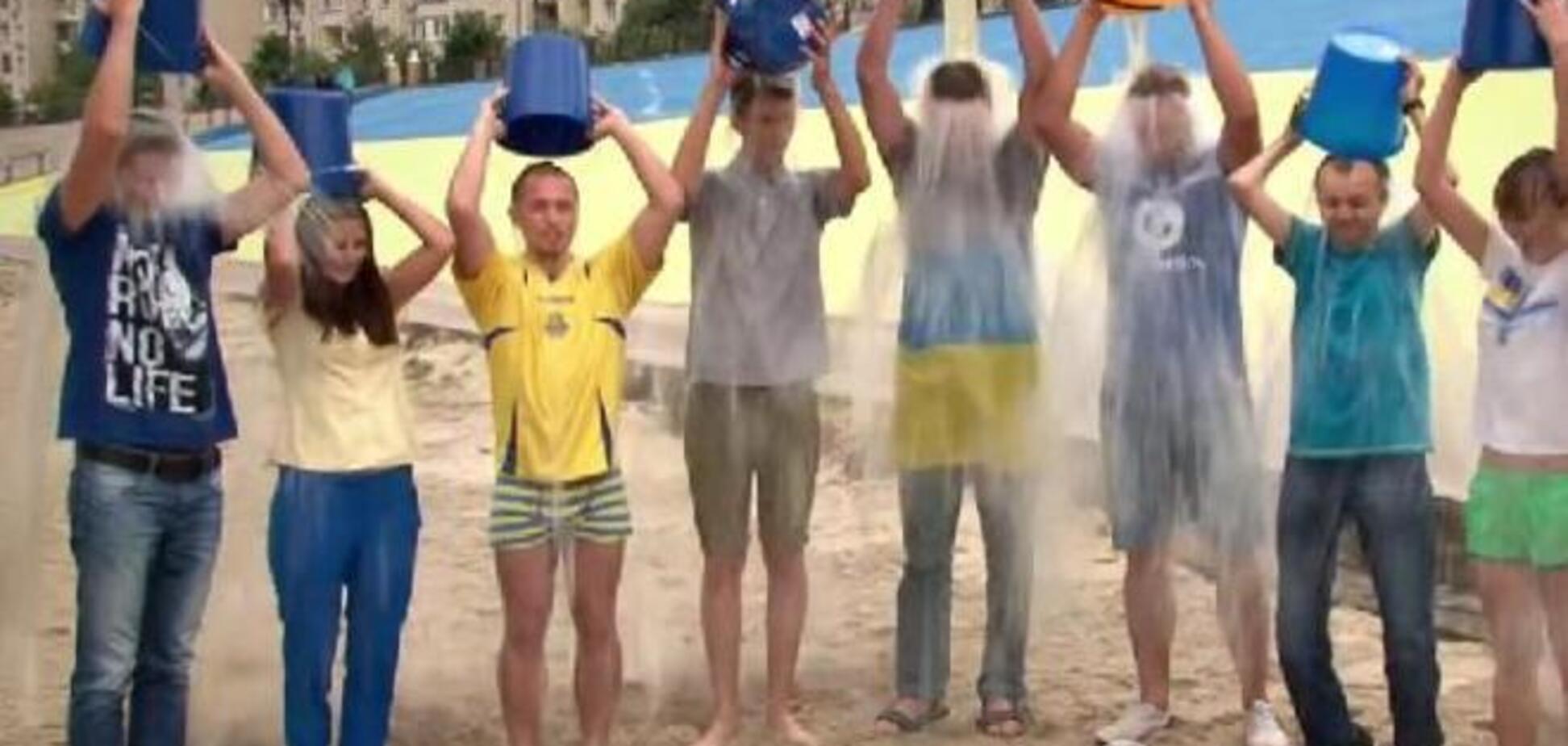 Флешмоб Ice Bucket Challenge побил рекорд просмотров в сети