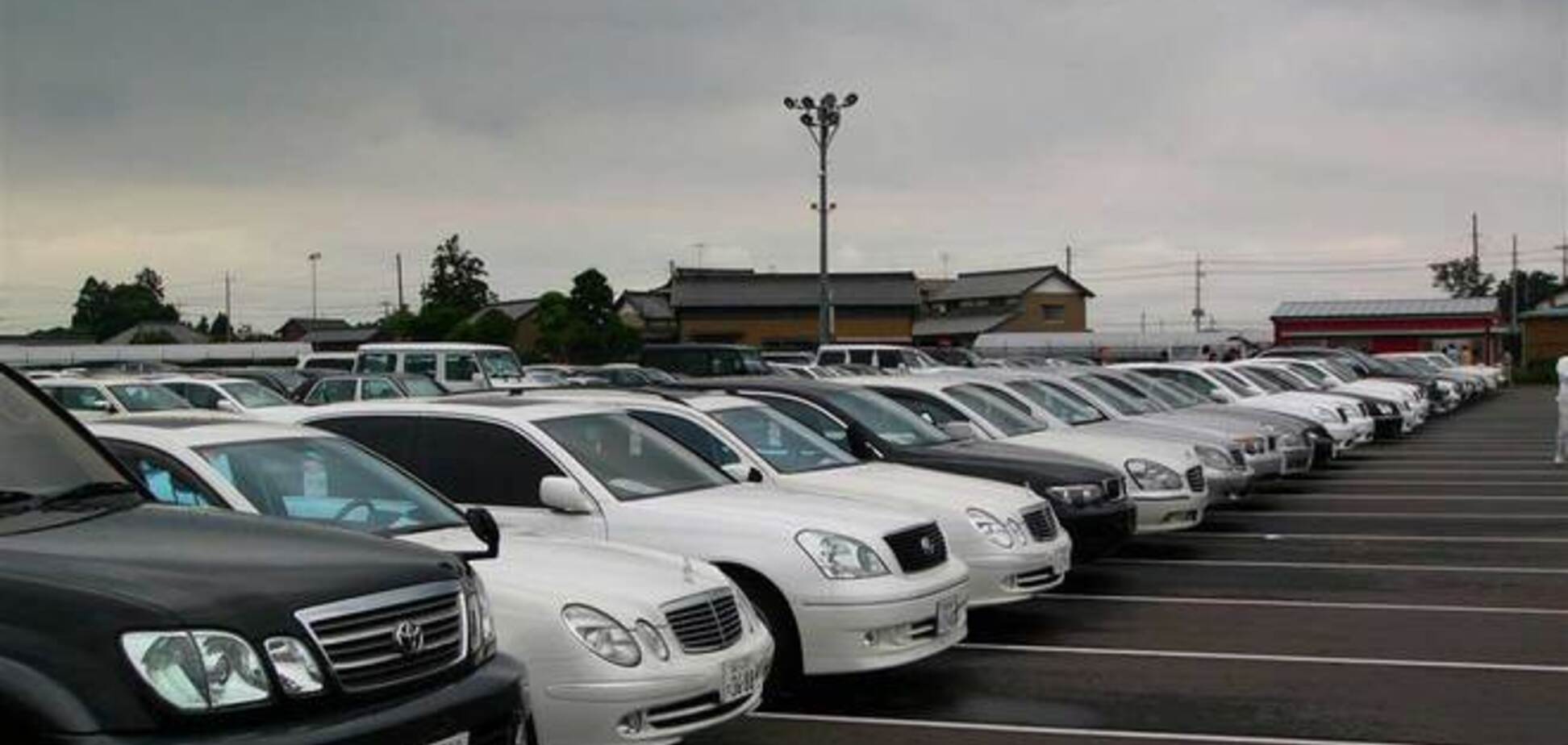 В Украине ввели четыре новых налога для владельцев авто