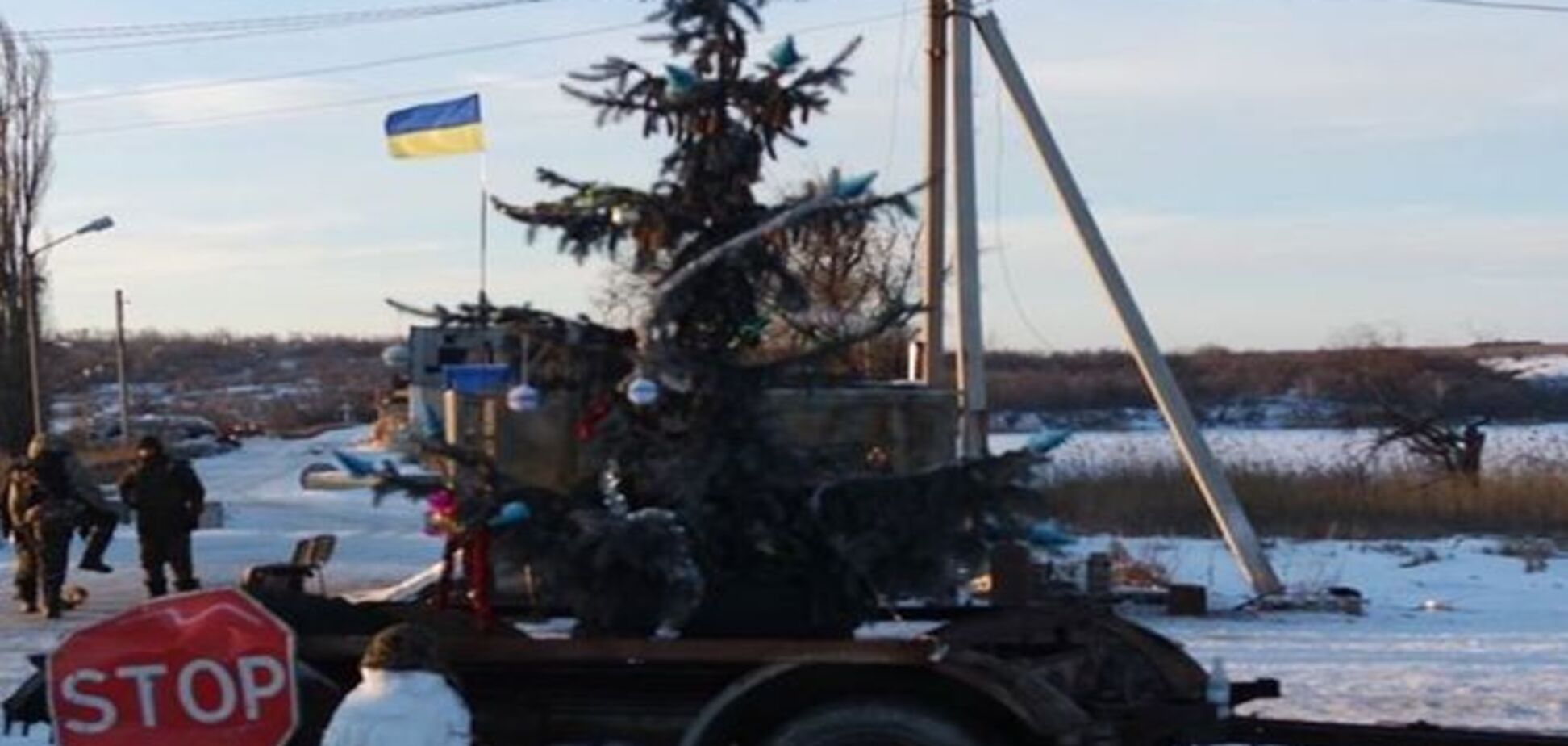 В сети показали 'чудо техники': передвижная елка украинских бойцов в Карловке