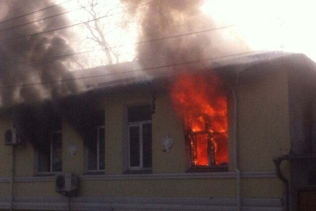 В Ялте пылало здание горуправления милиции: фото и видео с места событий