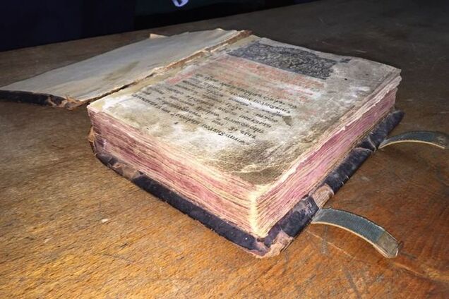 Харьковчанин пытался вывезти из Украины редчайшую книгу: уникальные фото