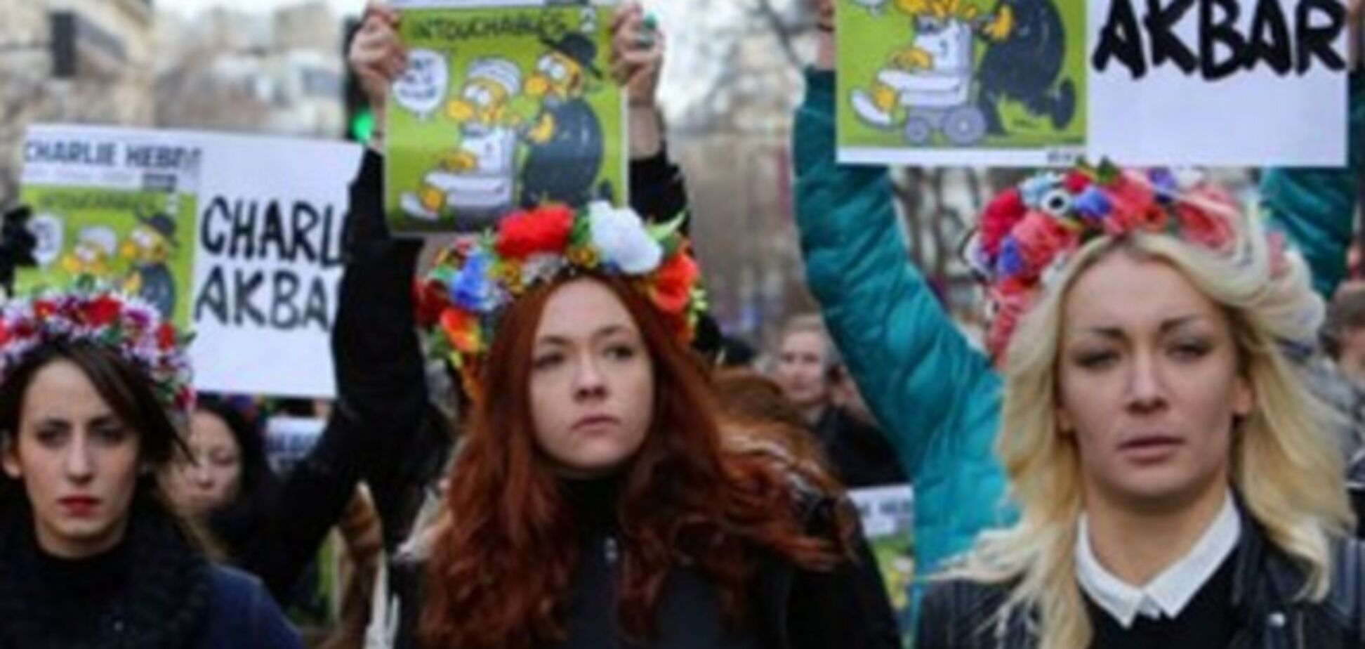 Charlie Akbar! Femen с карандашами-автоматами вышли на Марш единства в Париже: фотофакт