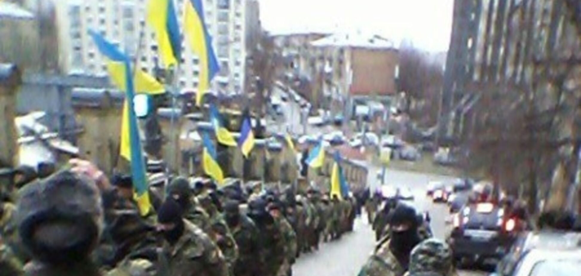 В Киеве 200 бойцов 'Донбасса' требовали вернуть их в зону АТО: видео с митинга