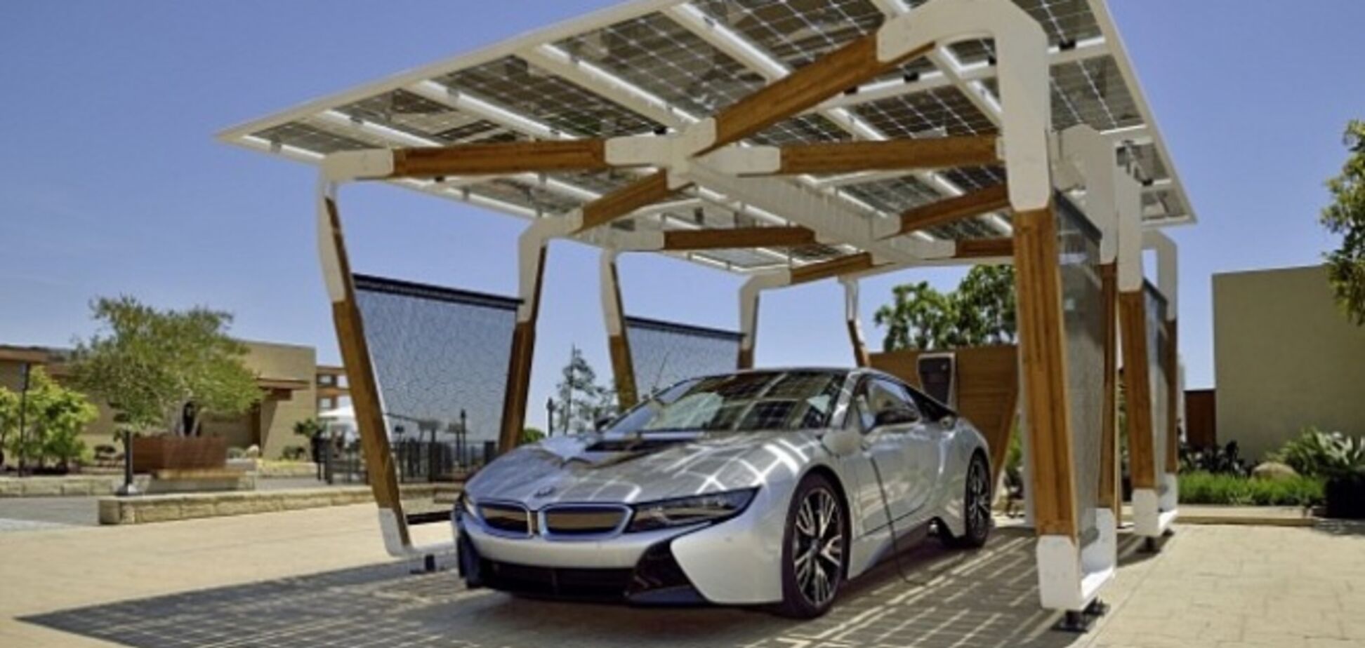 BMW презентовал зарядную станцию для электромобилей на солнечных батареях 