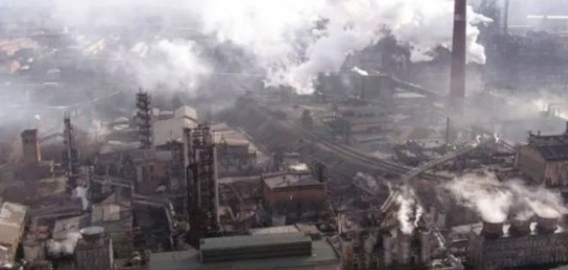 Во время обстрела в Авдеевке снаряды попали в коксохимический завод