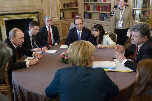 Переговоры Порошенко, Меркель, Олланда и Путина отложены на несколько недель