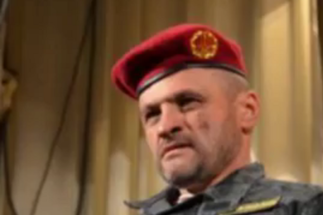 В Коломые погибшего бойца Нацгвардии земляки встречали на коленях: видео проводов воина АТО