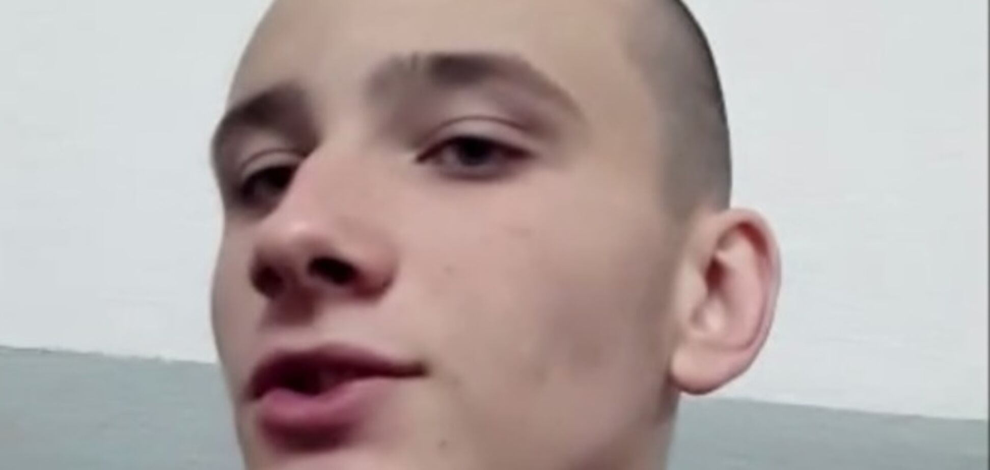 Появилось видео с показаниями 17-летнего парня, который обвинил милицию Киева в пытках