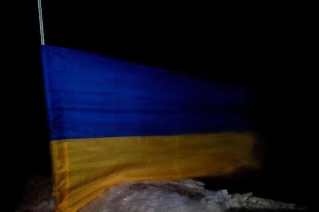 Установленный в оккупированном Крыму в новогоднюю ночь флаг Украины выставлен на аукцион