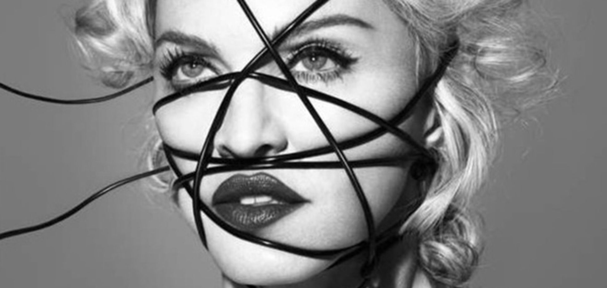 Мадонна пиарит свой новый альбом за счет трагедии в Париже